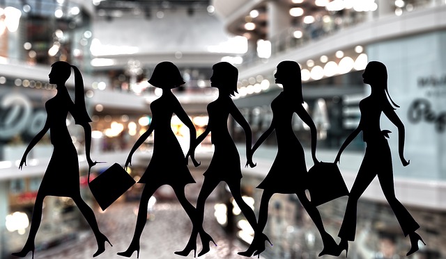 pět dívek na nákupech